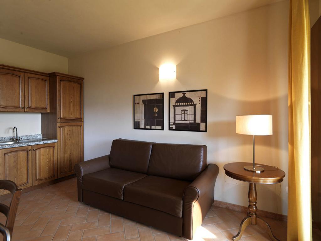 Le Corti Del Sole Residence เวนตูรีนา แตร์เม ภายนอก รูปภาพ