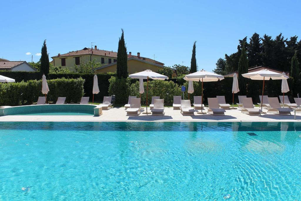 Le Corti Del Sole Residence เวนตูรีนา แตร์เม ภายนอก รูปภาพ