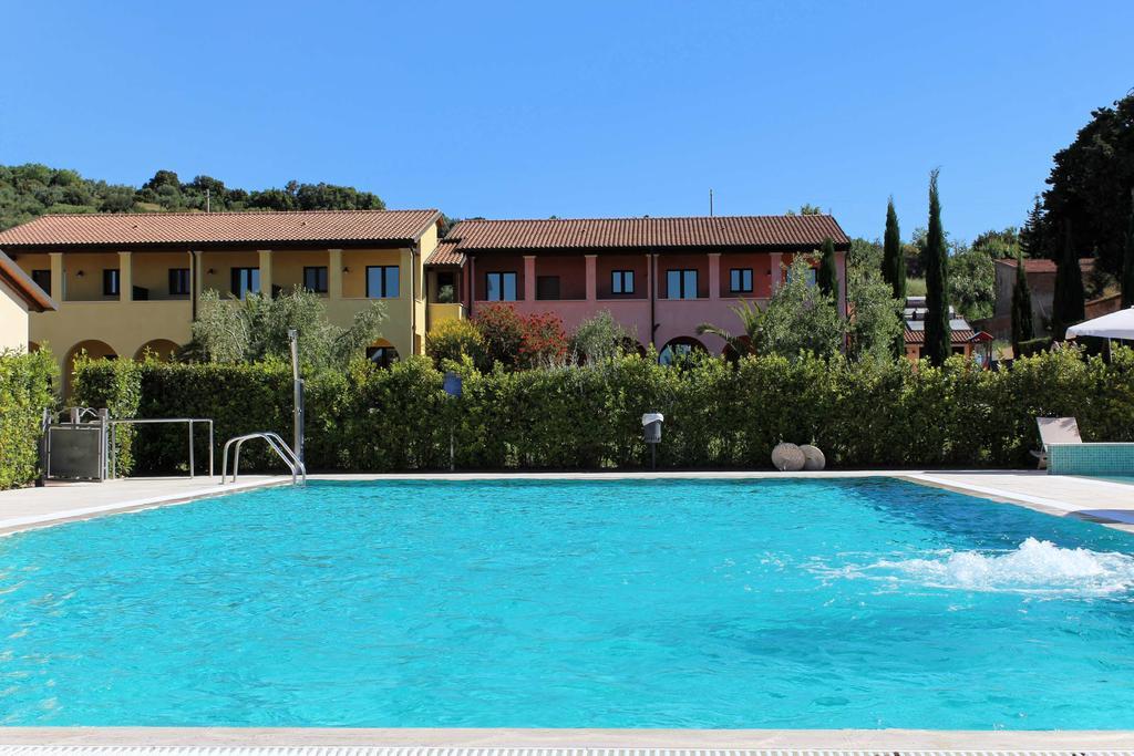 Le Corti Del Sole Residence เวนตูรีนา แตร์เม ภายนอก รูปภาพ
