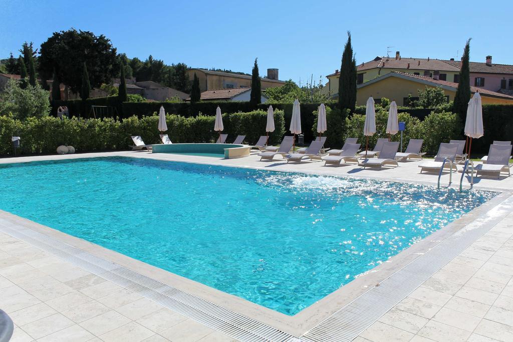 Le Corti Del Sole Residence เวนตูรีนา แตร์เม ภายนอก รูปภาพ