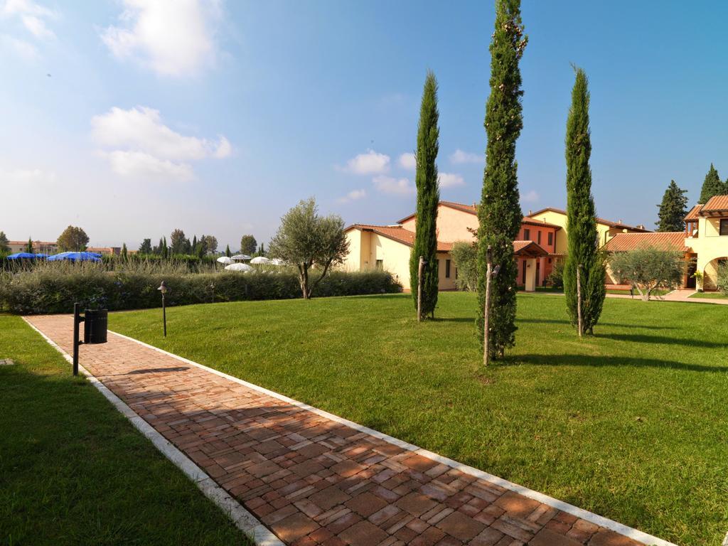 Le Corti Del Sole Residence เวนตูรีนา แตร์เม ภายนอก รูปภาพ