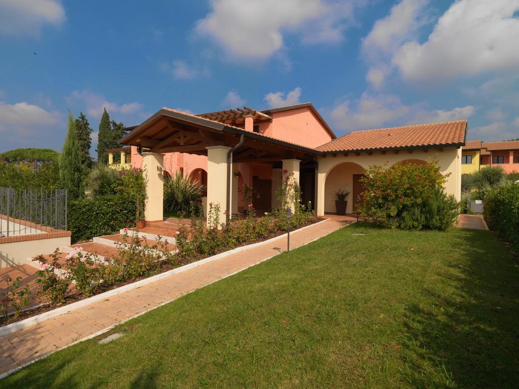 Le Corti Del Sole Residence เวนตูรีนา แตร์เม ภายนอก รูปภาพ