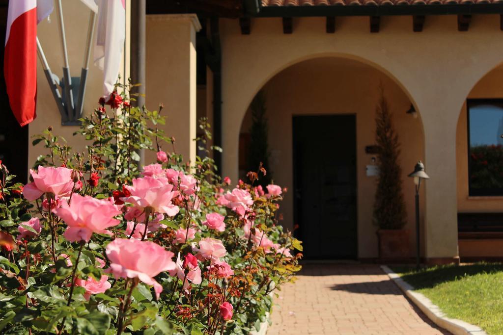 Le Corti Del Sole Residence เวนตูรีนา แตร์เม ภายนอก รูปภาพ