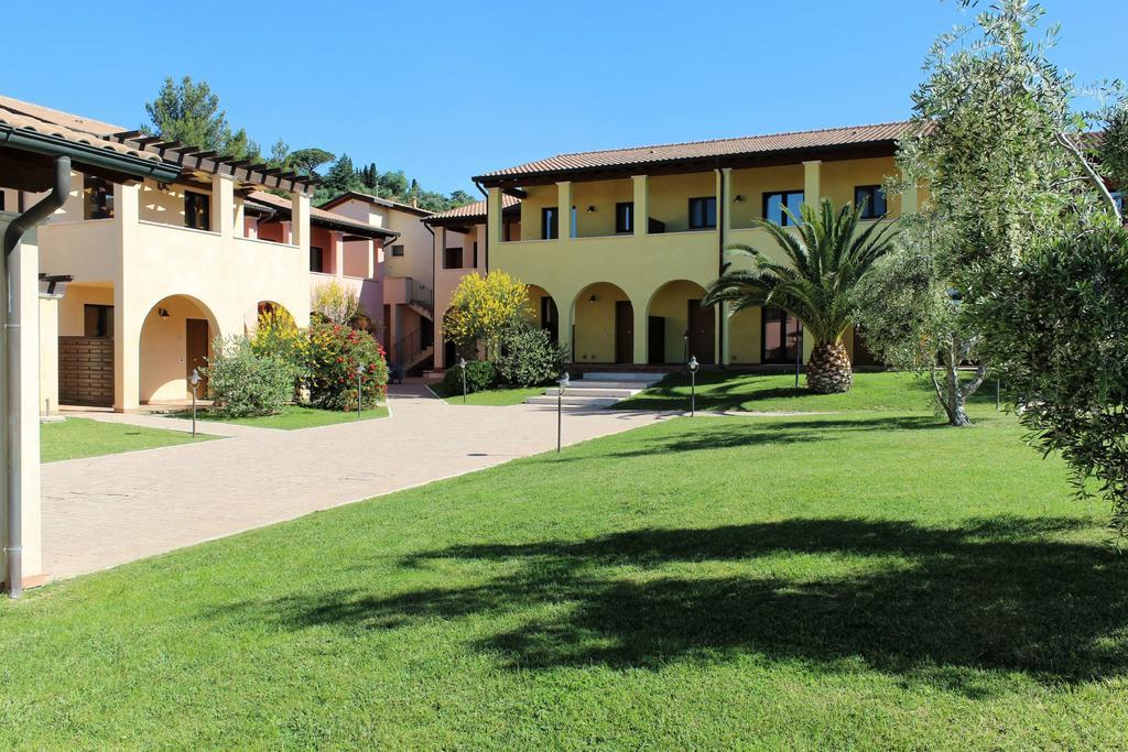 Le Corti Del Sole Residence เวนตูรีนา แตร์เม ภายนอก รูปภาพ
