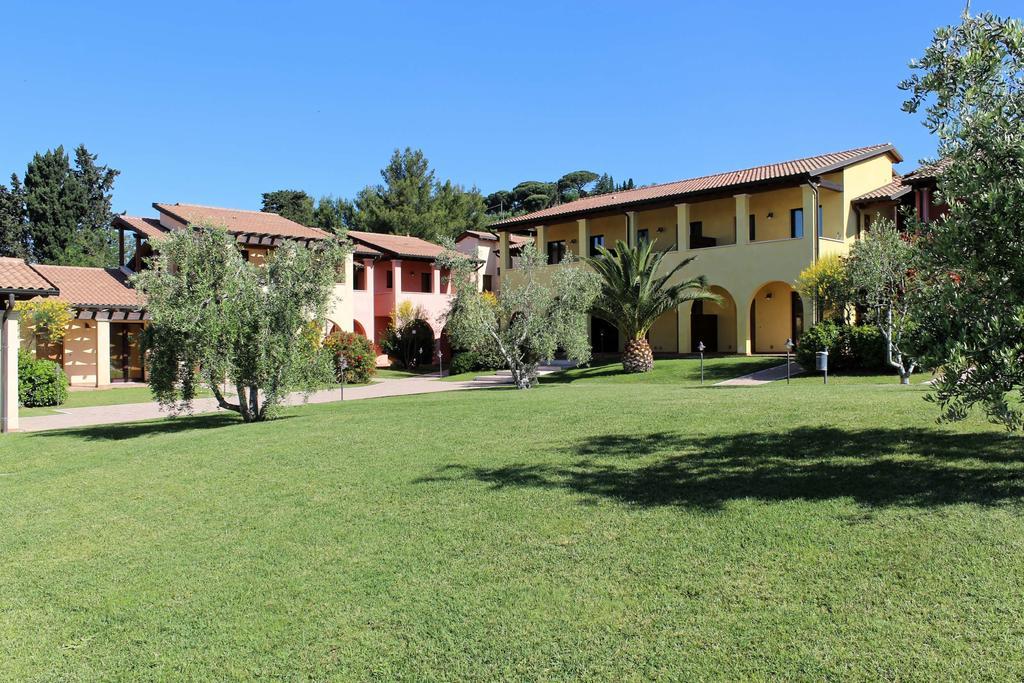 Le Corti Del Sole Residence เวนตูรีนา แตร์เม ภายนอก รูปภาพ