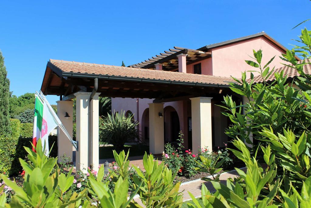 Le Corti Del Sole Residence เวนตูรีนา แตร์เม ภายนอก รูปภาพ